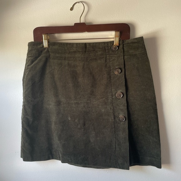Green corduroy mini skirt - Picture 1 of 4